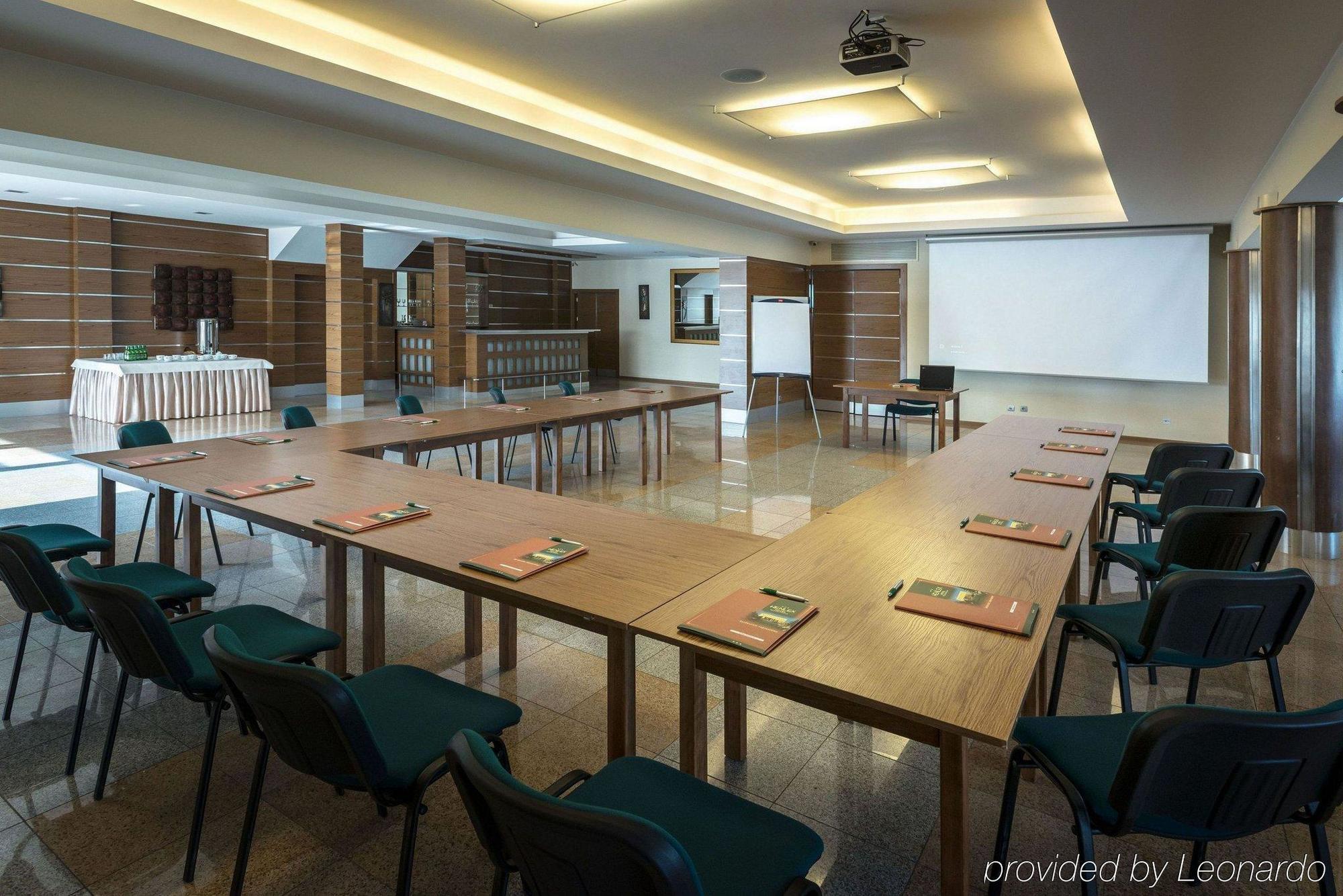 Bialy Dom Henlex Hotel Restauracja Poznań Facilidades foto